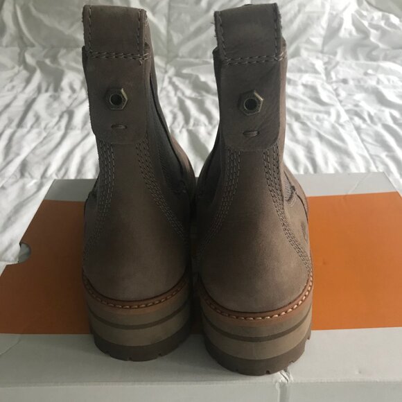 Courmayeur Valley Timberland Chelsea Boot in Taupe Nubuck- New in Box! - Picture 5 of 6